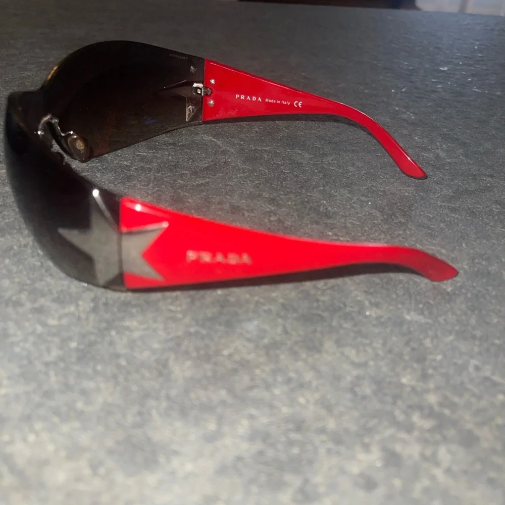 PRADA Rare Y2K Red Star Sunglasses Authentic SPR72G 1BC-651 115 VTG Boutique - Picture 8 of 16